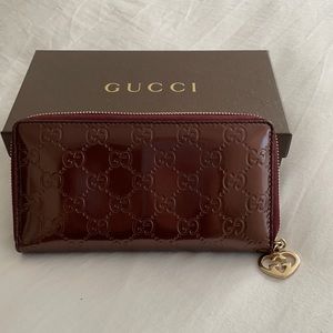 GG embossed zip around wallet. Excellent condition